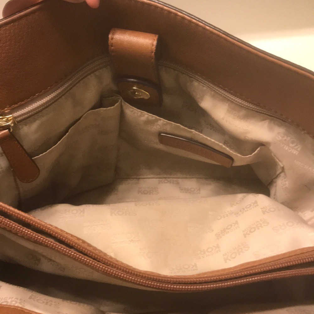 Michaels kors purse - Picture 3 of 3